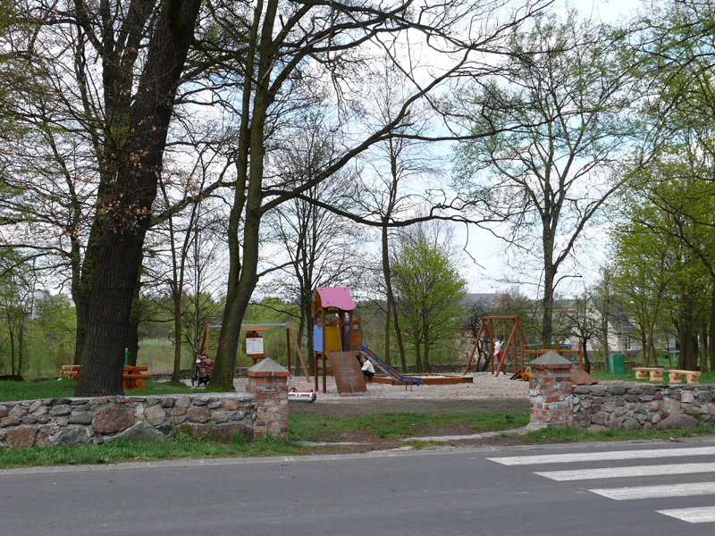Oświetlenie i wyposażenie parku w Lubomyślu w sprzęt audio